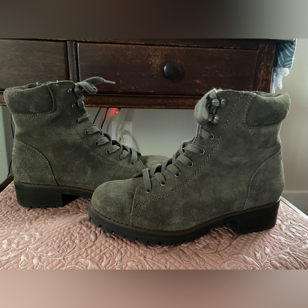 Crown Vintage Sued Boots